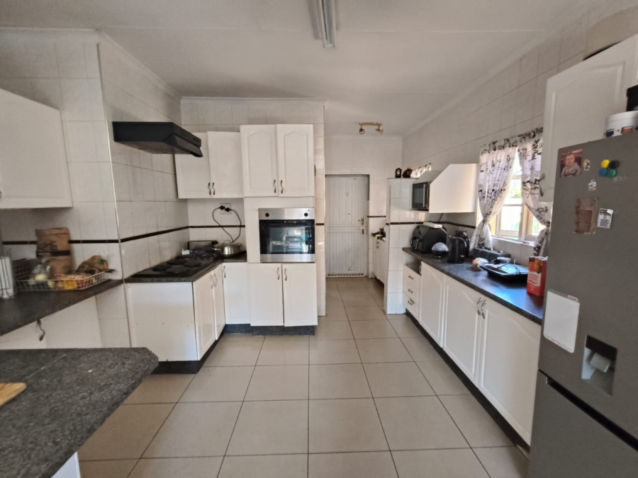 4 Bedroom Property for Sale in Geelhoutpark North West